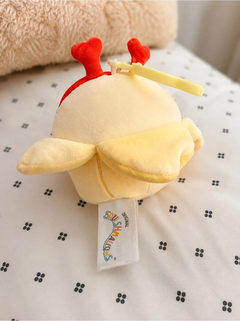 Squishmallows Cream, Pale Yellow & Red Heart-Antennae Winking Plush